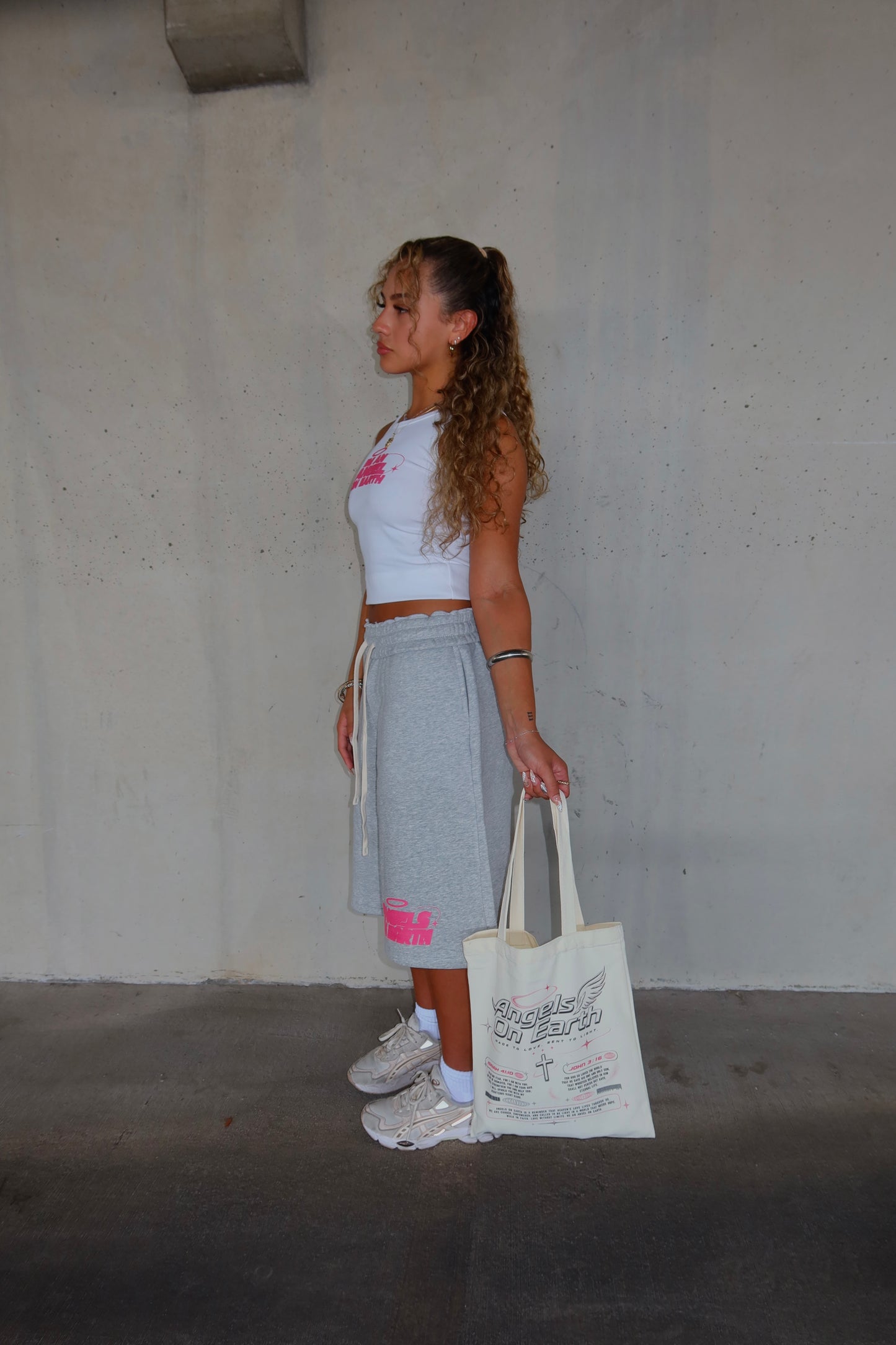 "Messenger" Tote Bag
