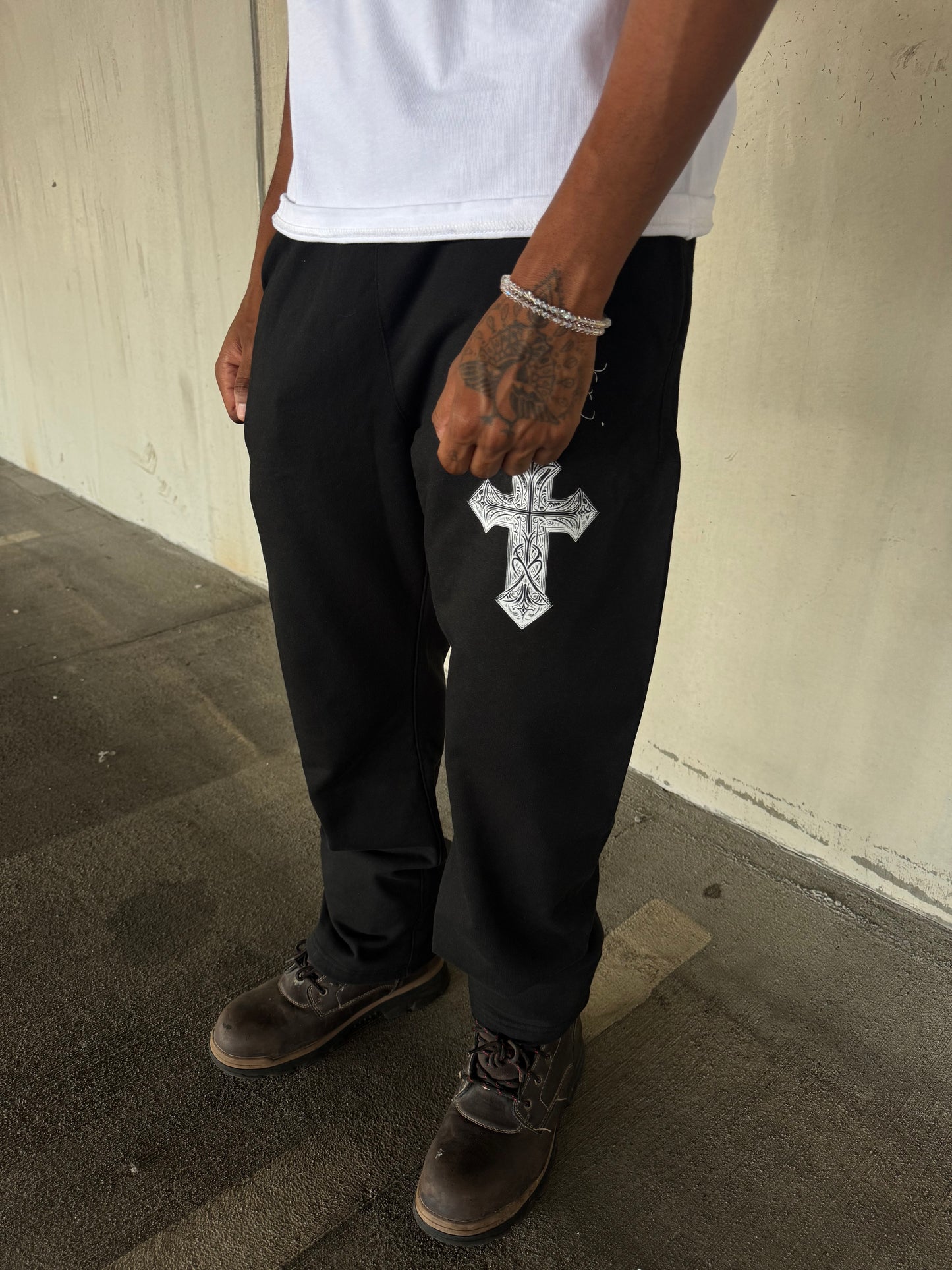 "A.O.E. Cross" Blacks Sweatpants